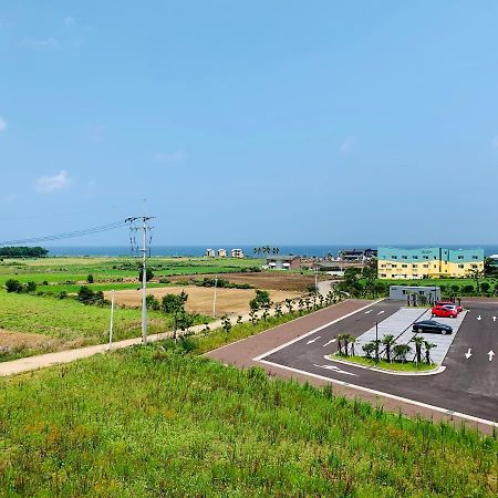 Elroman Pension Jeju Exterior photo