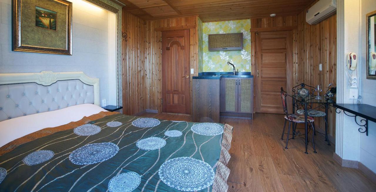 Elroman Pension Jeju Exterior photo