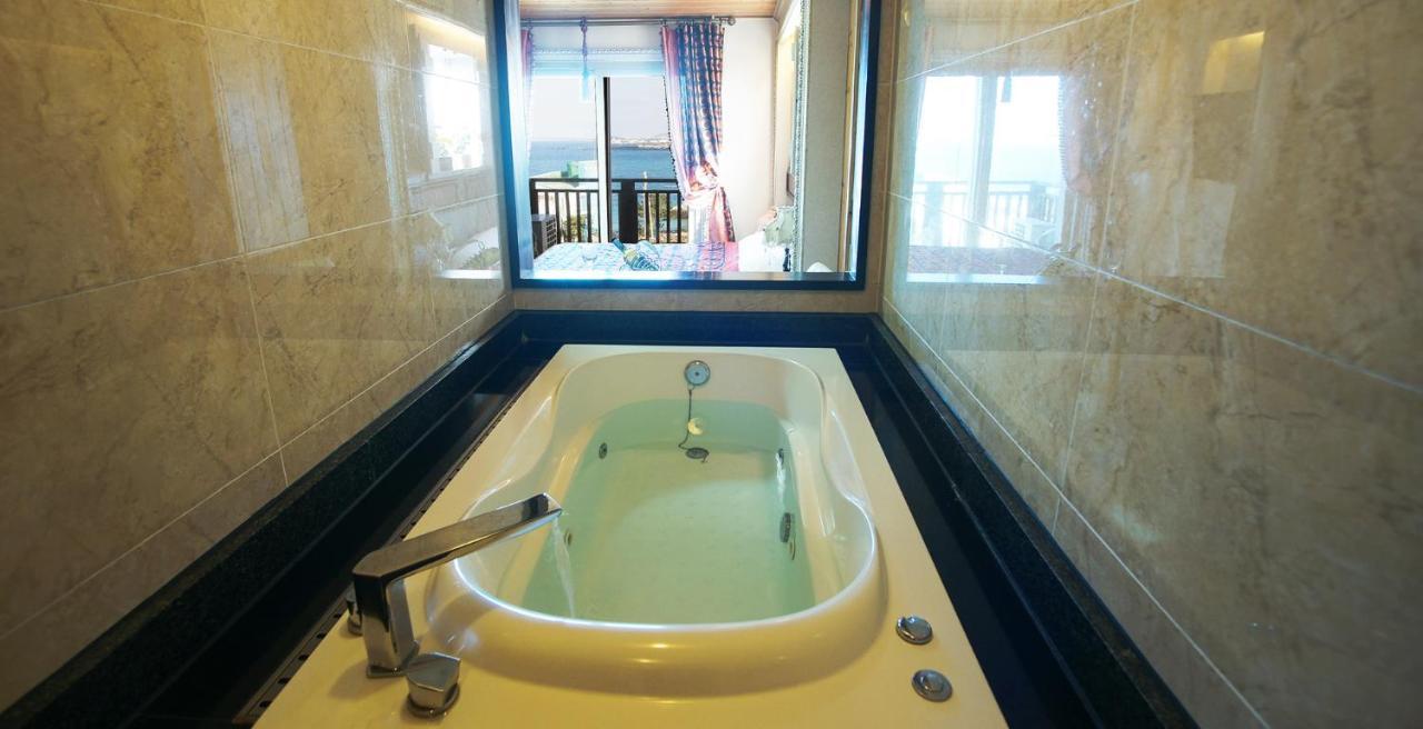 Elroman Pension Jeju Exterior photo