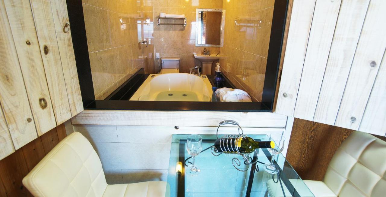 Elroman Pension Jeju Exterior photo