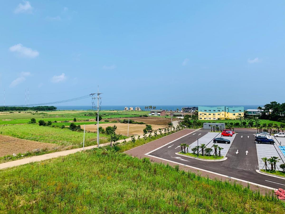 Elroman Pension Jeju Exterior photo